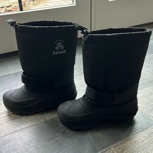 Kamik Snow Boots- just like new- worn twice-Big Kid Size 6